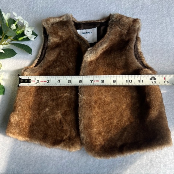 Old Navy Kids 4T Brown Faux Fur Vest Toddler - Picture 3 of 9